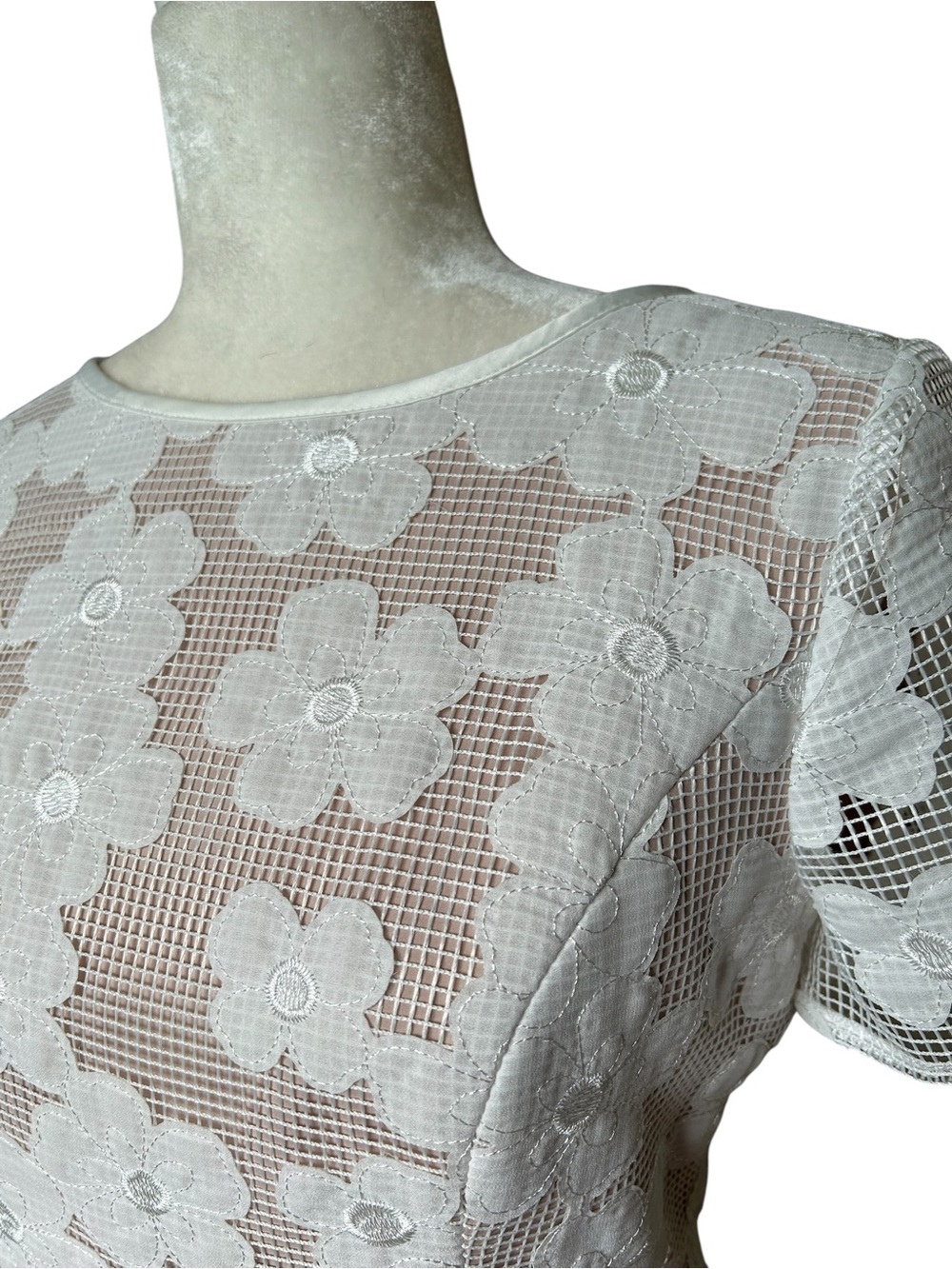 Shani Novelty Fit & Flare Dress in white nude lining- Small LIKE NEW - Picture 5 of 13